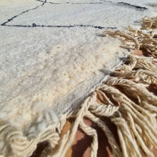 Load image into Gallery viewer, Handmade Moroccan Berber Wool Rug - Horizon Lines
