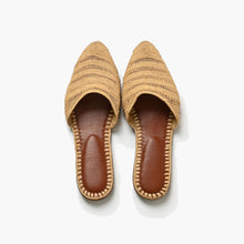 Charger l&#39;image dans la galerie, Handcrafted Natural Raffia Mule Slippers for Women
