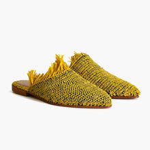 Charger l&#39;image dans la galerie, Handcrafted Yellow &amp; Black Raffia Mule Slippers
