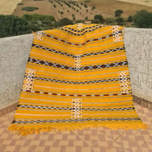 Cargar imagen en el visor de la galería, Handmade Moroccan Authentic Berber Wool Rug - Sun of the Atlas
