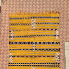 Cargar imagen en el visor de la galería, Handmade Moroccan Authentic Berber Wool Rug - Sun of the Atlas
