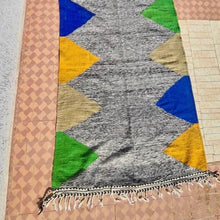 Cargar imagen en el visor de la galería, Handmade Moroccan Berber Wool Rug - Waves of Colors
