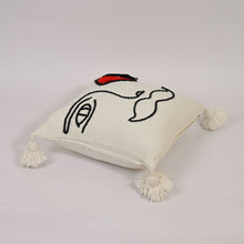 Lade das Bild in den Galerie-Viewer, Decorative moroccan man pillow - Handmade Embroidered Moroccan
